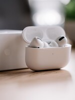 Apple údajne vyvíja Airpods s kamerami. Slúchadlá by mali umožňovať ovládanie gestami