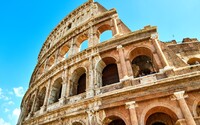 Archeologové v Římě našli v kanalizaci pod Koloseem svačinu starověkých diváků i skoro 2000 let starou minci