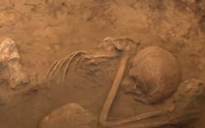 Archeológovia z Česka hlásia úžasný nález. Takto vyzeral boj Slovanov s kresťanmi z Veľkej Moravy, tvrdia o nezvyčajnom pohrebisku