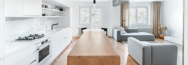 Architekt vďaka rekonštrukcii premenil 3-izbový byt z 50. rokov v samom srdci Bratislavy na dokonalé bývanie pre mladú rodinu