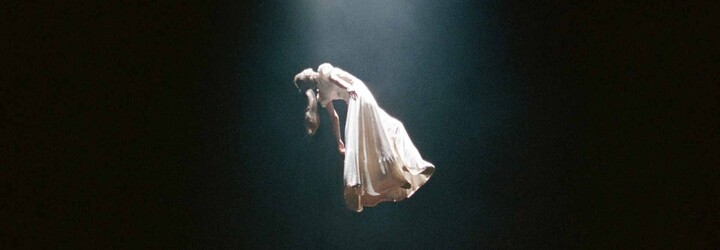 Ariana Grande otvára svoje srdce. Nový album je plný emócií a spomienok na bývalé vzťahy (Recenzia)