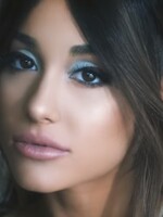 Ariana Grande ruší a přesouvá koncerty v Evropě. Češi jí nadávají, že chytá manýry od Nicki Minaj