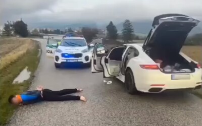 Arogantný vodič Porsche unikal pri Žiline pred policajtmi. Po zastavení im odmietal preukázať svoju totožnosť, skončil za mrežami