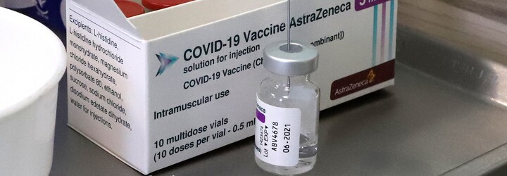 AstraZeneca: Vyvracíme mýty a hoaxy o vakcíně, s níž některé státy přestávají očkovat