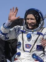 Astronauti z Mezinárodní vesmírné stanice bezpečně přistáli na Zemi. Ve vesmíru strávili 185 dní
