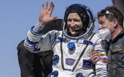 Astronauti z Mezinárodní vesmírné stanice bezpečně přistáli na Zemi. Ve vesmíru strávili 185 dní