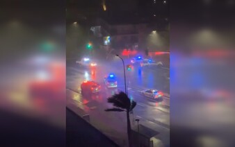 Austrálii zasáhla přírodní pohroma. Vyžádala si už první oběť, statisíce domácností jsou bez elektřiny