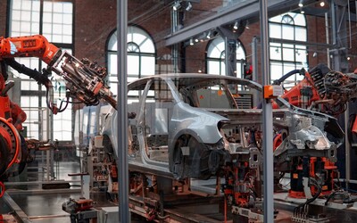 Automobilový závod vyzval starších zamestnancov, aby dali dobrovoľné výpovede. O prácu prídu stovky ľudí