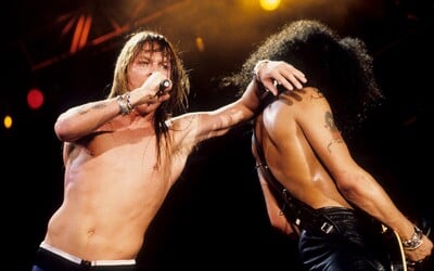 Axl Rose: Sex s frajerkou bubeníka nahral na skladbu a na koncerte vyvolal vzburu fanúšikov