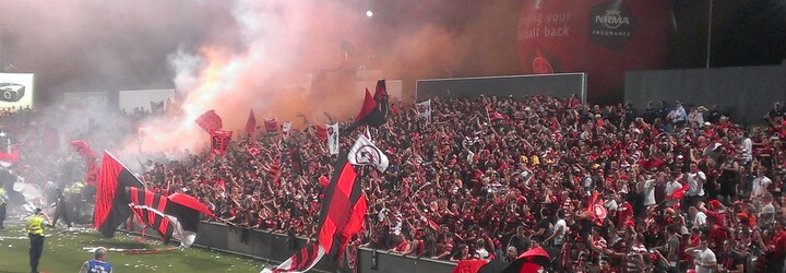 Až 100 tisíc korun pokuta za použití pyrotechniky na stadionech. Prezident Zeman podepsal přestupkovou novelu