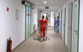 Až 20-tisíc eur len za to, že nastúpiš do práce. Zamestnávatelia na Slovensku sa bijú o ľudí, lákajú ich na rôzne príspevky