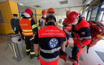 Až 5 000 eur len za to, že nastúpiš do práce. Zamestnávatelia na Slovensku sa bijú o ľudí, lákajú ich na rôzne príspevky