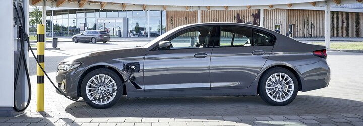 BMW s novými plug-in hybridmi 320e a 520e prináša zaujímavý systém odmeňovania vodiča