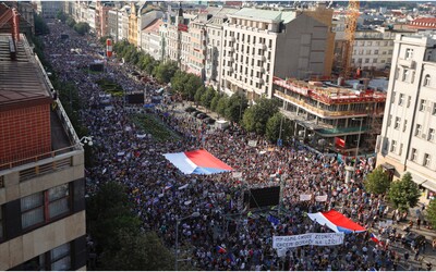 Babiš po obrovskom proteste v Prahe: Tu nie sme na Slovensku, nie je dôvod, aby padla vláda