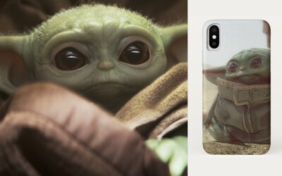 Baby Yoda pobláznil internet. Disney ho začína tlačiť na tričká, hrnčeky a ďalší merch