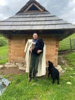 Bača Jozef z Detvianskej Huty: „Voľný víkend vonku som mal pred 15 rokmi, starám sa o stovky zvierat“ (Reportáž)