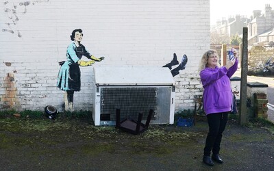Banksy odhalil nové dielo s názvom „Maskara na Valentína“. Poukazuje na násilie proti ženám
