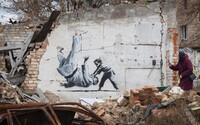 Banksyho teraz môžeš mať doma. Do predaja sa dostanú kópie jedinečného diela (FR)AGILE. Výťažok pošle na pomoc Ukrajine