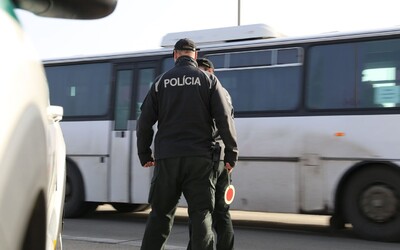 Banskobystričan odpadol v autobuse. Keď ho oživovali, zistili, že má koronavírus a mal sedieť v domácej karanténe