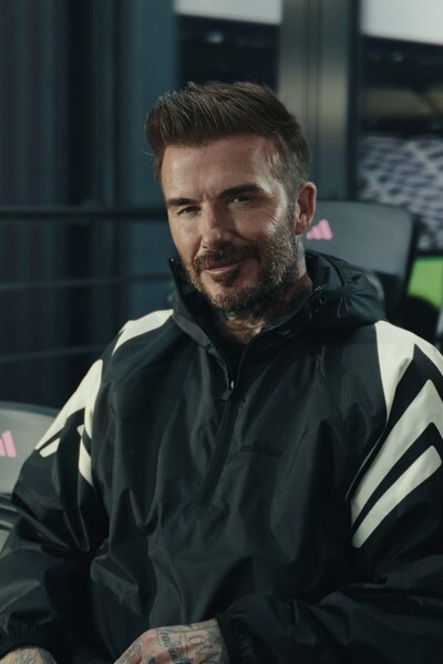Beckham, Messi a další hvězdy fotbalu upozorňují v novém krátkém filmu na tlak ve sportu. Koukni na něj (VIDEO)