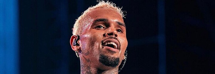 Beef pokračuje: Chris Brown údajně koupil většinu vstupenek na koncert Quava. Rapper vystoupil před poloprázdným sálem