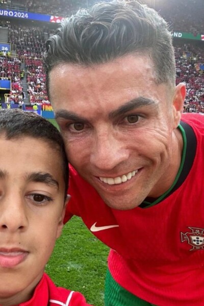 Během Eura vběhl na hřiště chlapec, aby se vyfotil s Ronaldem. UEFA ho přísně potrestala