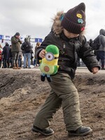Během měsíce války na Ukrajině byla vysídlena polovina tamních dětí, uvedl UNICEF