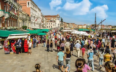 Benátky už vydělaly na turistickém poplatku 2,5 milionu eur. Od příštího roku si rekreanti připlatí dvojnásobek