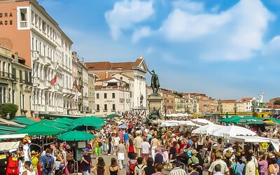 Benátky zavádzajú ďalšie obmedzenia pre turistov. Po novom sa zmeny dotknú väčších skupín ľudí