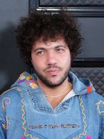 Benny Blanco zložil piesne pre Justina Biebera aj Rihannu. Medzi jeho desiatky number one hitov patrí aj California Gurls