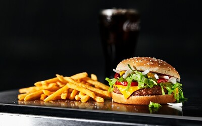 Bezmäsový burger McPlant sa blíži ku Slovensku. McDonald’s ho začal predávať vo Švédsku a Dánsku