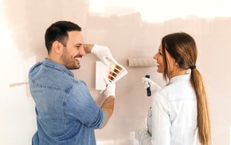 Biele alebo farebné? Veľký prieskum PPG ukázal, ako Slováci premýšľajú pri maľovaní svojich interiérov