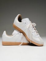 Biele tenisky a leto patria k sebe. Vyber si model Adidas v štýle ikonických kopačiek, komfortné NB či Nike, ktoré nosí Kendrick