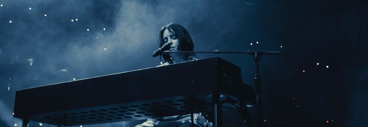 Billie Eilish ovládla Prahu. Během jejího koncertu emotivně vystoupil i slavný zpěvák