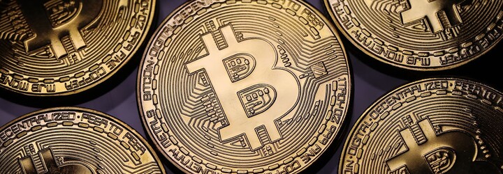 Bitcoin překročil své historické maximum. Vyletěl nad hranici 65 000 dolarů