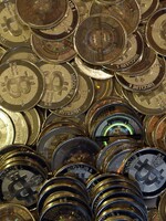 Bitcoin poprvé překročil hranici 22 000 dolarů. Za týden vzrostl o 20 %