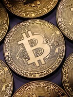 Bitcoin spadl pod hranici 25 tisíc dolarů. Cena je nejníže od konce roku 2020 