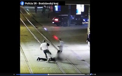 Bitka na Obchodnej ulici v Bratislave: 17-ročný mladík sa pokúsil z miesta činu utiecť