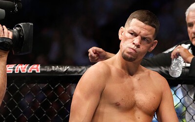 Bitka legiend v UFC: Nate Diaz uškrtil veterána Tonyho Fergusona a oznámil, že chce ovládnuť ďalší šport