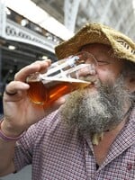 Bizarný prípad na súde: Muž v Brazílii obvinil pivovar z toho, že ho donútil k alkoholizmu