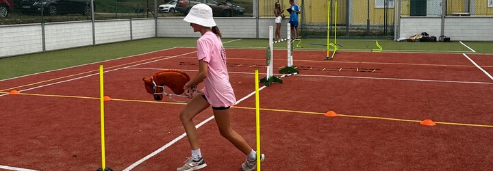 Boli sme na turnaji v hobbyhorsingu. Palice s konskou hlavou stoja aj 600 eur (Reportáž)