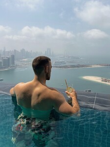 Boli sme v najvyššom 360° bazéne na svete. Za panoramatický výhľad na Dubaj zaplatíš menej ako za wellness v Bratislave