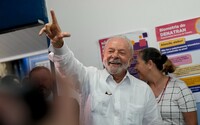 Bolsonaro v Brazílii skončil. Novou hlavou štátu je exprezident Lula da Silva, sľubuje záchranu amazonského pralesa