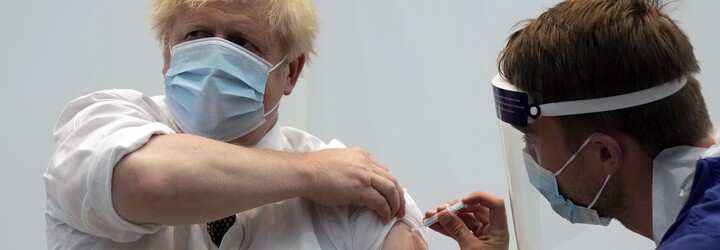 Boris Johnson: Třetí dávka očkování je v boji proti omikronu naprosto klíčová