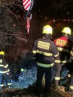 Bouře Sabine v Česku: Nejezdí vlaky, uzavírají se školy, sto tisíc lidí bez proudu, přes tisíc hasičských výjezdů