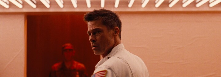 Brad Pitt je ve vesmírném sci-fi připravený riskovat vše, aby našel svého otce a zachránil svět