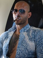 Bratia Tateovci mieria do USA. Predstavitelia Trumpovej vlády vraj vyvíjali tlak na zrušení ich cestovných obmedzení