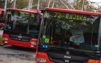 Bratislava nutne potrebuje nových trolejbusárov, ktorým teraz ponúka úctyhodný plat. Toto sú podmienky podľa inzerátu