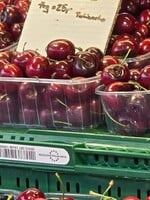 Bratislavčanov pobúrili ceny na Miletičke. Za kilo čerešní si pýtajú 25 eur