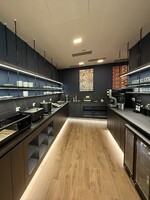 Bratislavské letisko predstavilo nový business lounge. Takto vyzerá moderný salónik